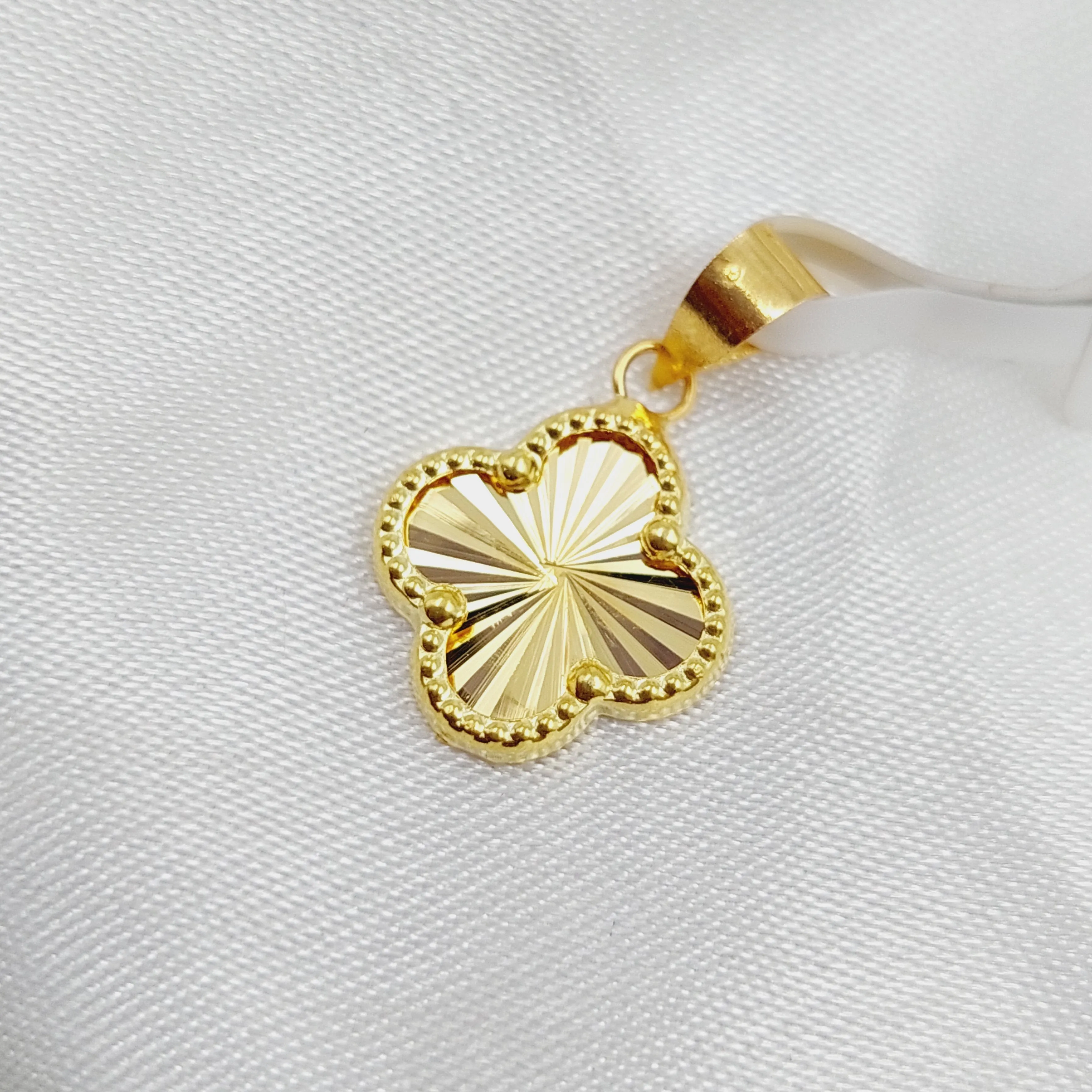 18K Clover Pendant