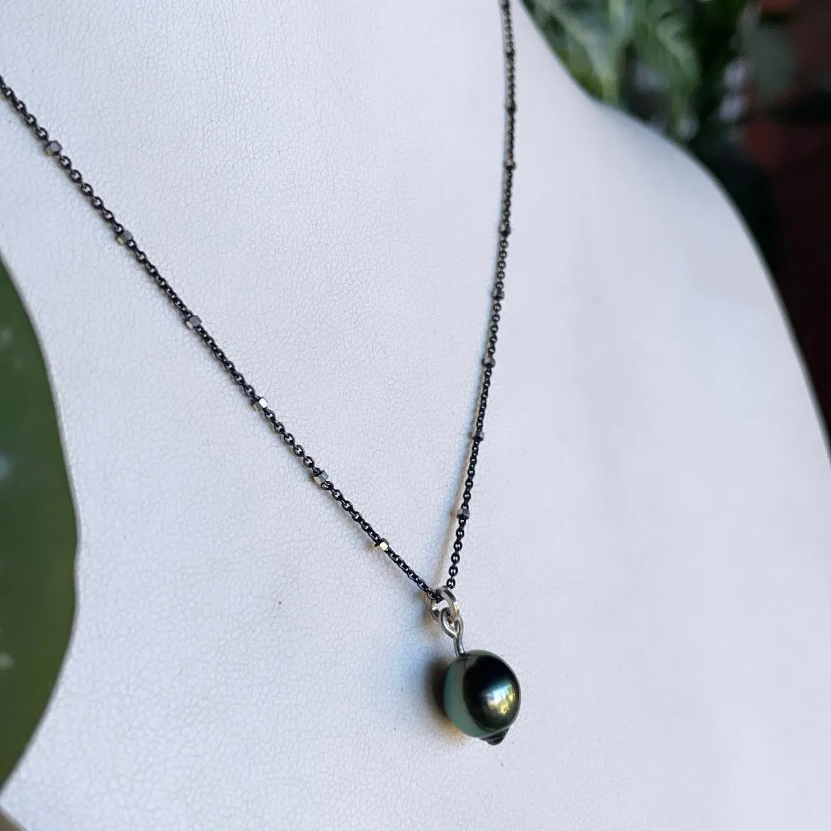 Elegant Black pearl pendant