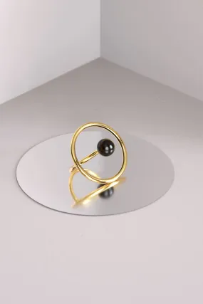 Gold ring with wood pearl