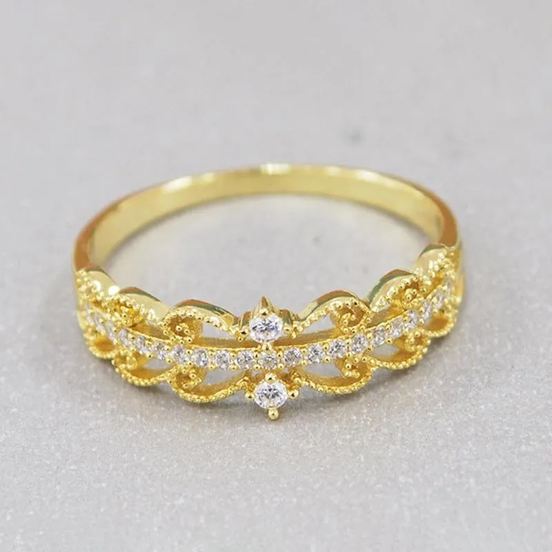 Symmetrical Lace Yellow Gold Ring